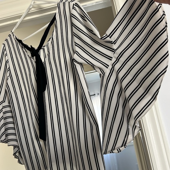 Straight cut, flared sleeve blouse with black tie up in back. Green Envelope. - Picture 3 of 10